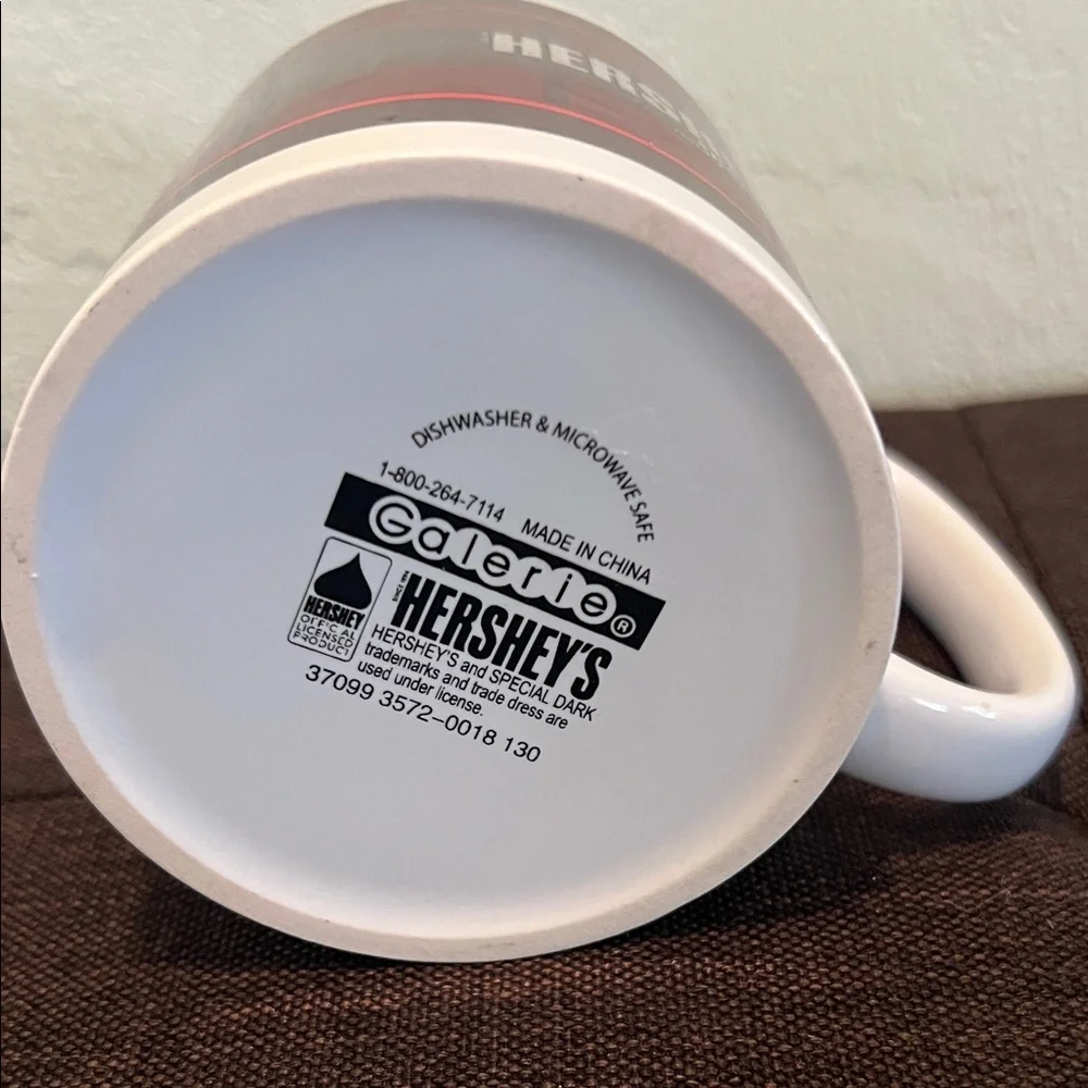 ( 0443) 8 0Z. Hershey's Special Dark Mug